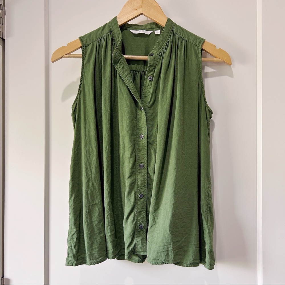 Uniqlo linen blend sleeveless blouse in green size XS